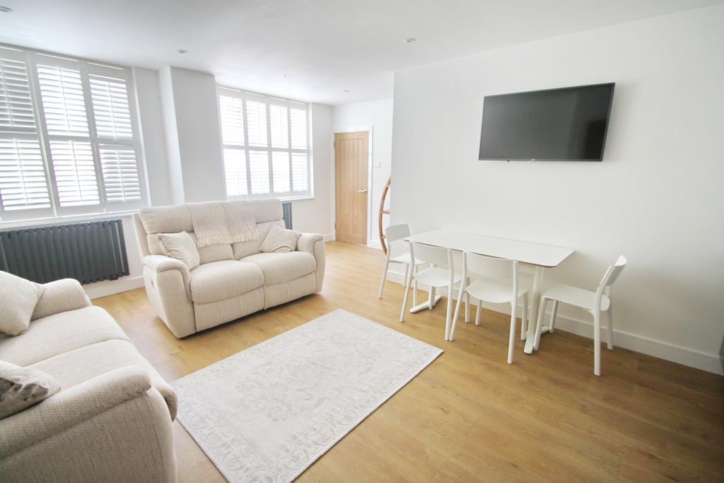 Courtside Apartment Southsea Портсмът Екстериор снимка